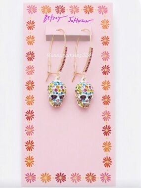 NWT ⚜️💖⚜️ BETSEY JOHNSON Faux Stone Sugar Skull Dangle Earrings
